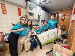 晴天基金夢啟航計劃義工家訪基層家庭，為小朋友送上單車與溜冰鞋，項目由關注兒童成長的黃君俠參與支持